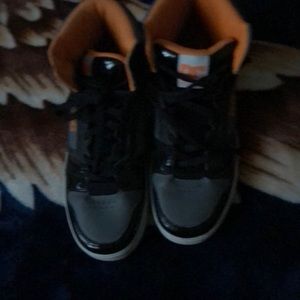 Selling high top dcs